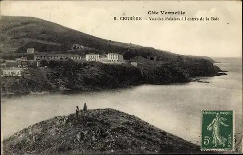 Ak Cerbère Pyrénées Orientales, Vue des Falaises à l'entrée de la Baie