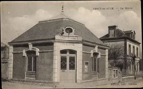 Ak Percy en Auge Calvados, La Mairie