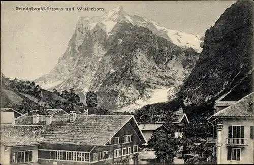 Ak Grindelwald Kanton Bern, Grindelwaldstraße und Wetterhorn