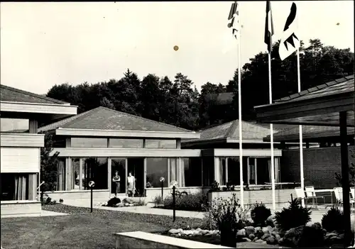 Ak Hölstein Kt Basel Land, Evangelische Heimstätte der Nordwestschweiz Leuenberg, Innenhof