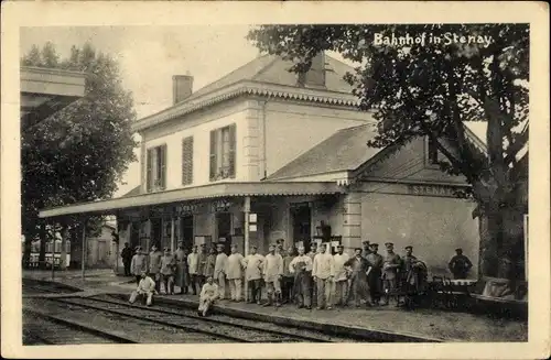 Ak Stenay Lothringen Meuse, Bahnhof, Gleisseite, deutsche Soldaten