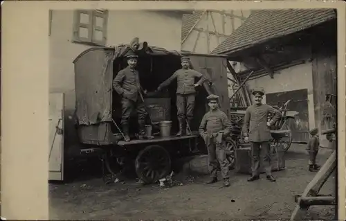 Foto Ak Deutsche Soldaten in Uniformen