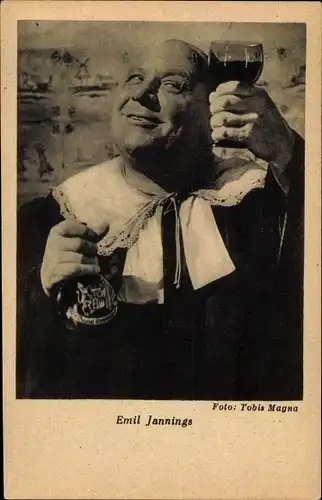 Ak Schauspieler Emil Jannings, Der zerbrochene Krug, Weinglas