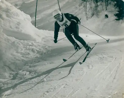 Foto Wintersport, Chamonix, Skifahrer bei der Abfahrt, Startnr. 8