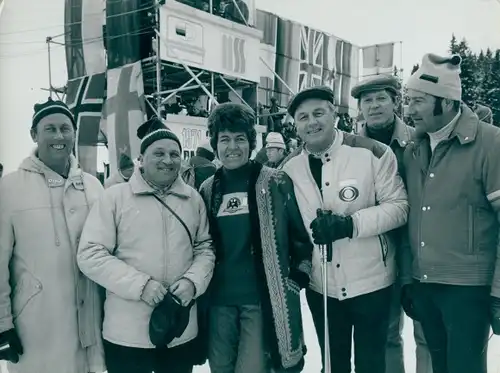 Foto Wintersport, Skifahrer, Trainer, Gruppenbild, 1971