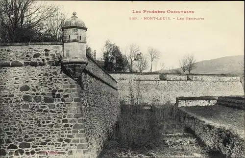 Ak Mont Louis Pyrénées Orientales, Les Remparts