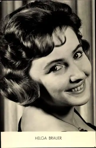 Ak Sängerin Helga Brauer, Portrait, lächelnd, Amiga