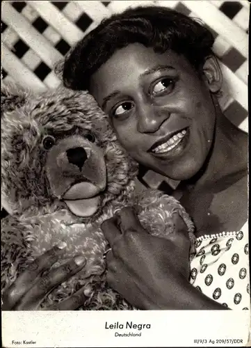 Ak Sängerin Leila Negra, Teddybär