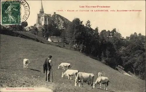 Ak Bagnères de Bigorre Hautes Pyrénées, Eglise et Calvaire de Labassere