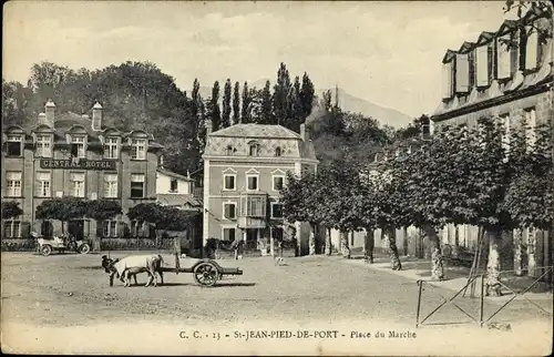 Ak Saint Jean Pied de Port Pyrénées Atlantiques, Place du Marche, Central Hotel