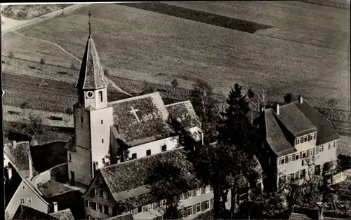 Ak Möttlingen Bad Liebenzell im Schwarzwald, Blumhardtskirche mit Pfarr- und Schulhaus, Luftbild