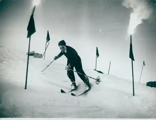 Foto Wintersport, Skifahrer bei der Abfahrt