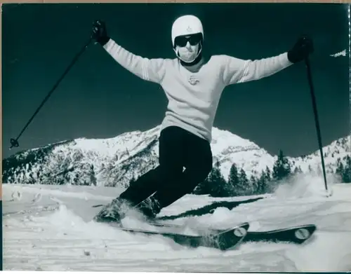 Foto Wintersport, Skifahrer bei der Abfahrt