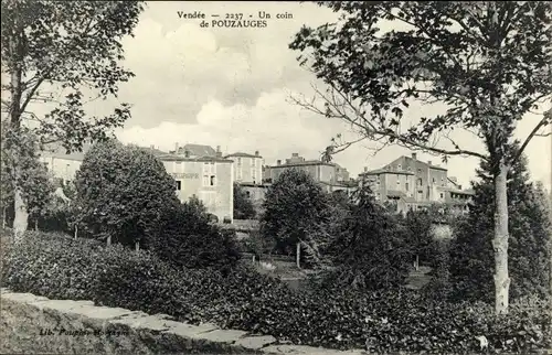 Ak Pouzauges Vendée, Un coin, Blick auf den Ort