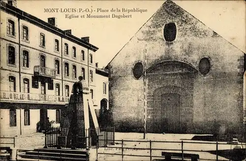 Ak Mont Louis Pyrénées Orientales, Place de la Republique, Eglise et Monument Dagobert