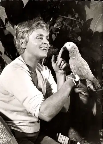 Ak Schauspielerin Luise Ullrich, Papagei
