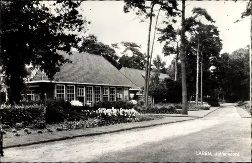 Ak Laren Nordholland Niederlande, Julianaoord, Straßenpartie