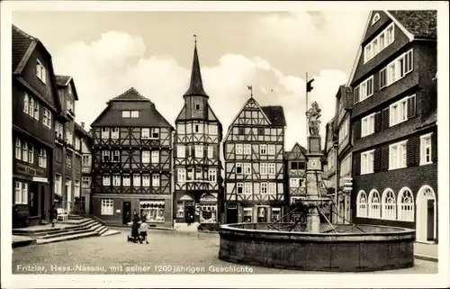 Ak Fritzlar in Hessen, Marktplatz, Brunnen, Fachwerkhäuser