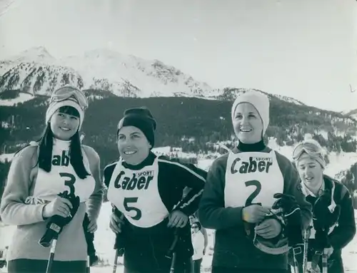 Foto Wintersport, Skifahrerinnen Demetz, Cipolla, Noyler, Mannschaft, Startnr. 2, 3 und 5