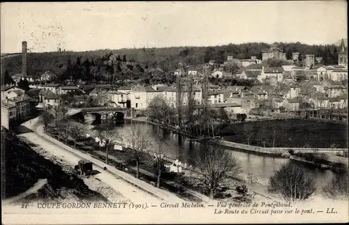 Ak Pontgibaud Puy de Dôme, Vue generale, La Route du Circuit passe sur le pont