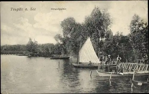 Ak Teupitz in Brandenburg, Strandpartie, Segelboot, Teupitzer See