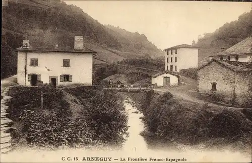 Ak Arnéguy Pyrénées Atlantiques, La Frontiere Franco-Espagnole