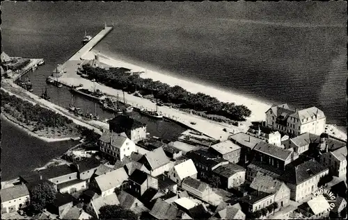 Ak Wyk auf Föhr in Nordfriesland, Fliegeraufnahme, Stadtpanorama, Meer