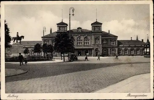 Ak Aalborg Dänemark, Banegaarden, Bahnhof, Denkmal