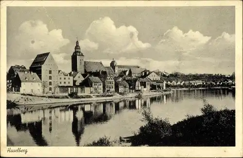 Ak Havelberg in Sachsen Anhalt, Stadt vom Ufer aus gesehen