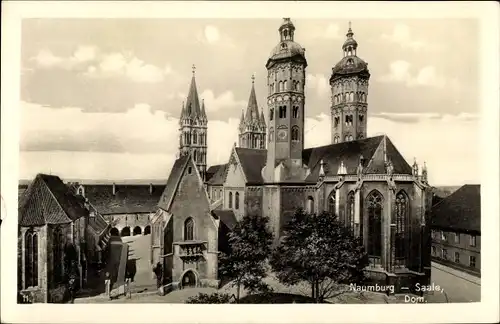 Ak Naumburg an der Saale, Straßenpartie mit Blick auf den Dom