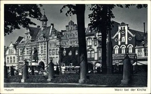 Ak Husum, Markt bei der Kirche