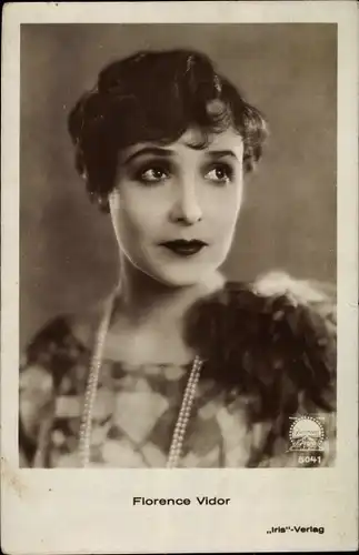 Ak Schauspielerin Florence Vidor, Portrait, Perlenkette