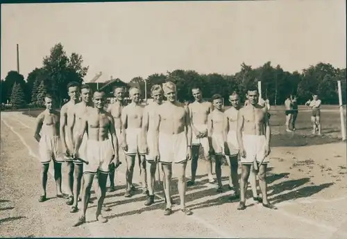 Foto Sportler, Athleten, Gruppenbild, Sportplatz