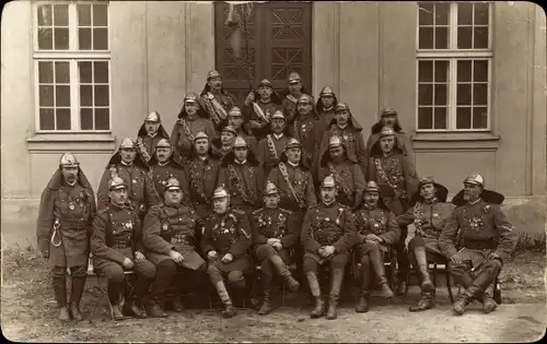 Foto Ak Feuerwehrmänner, Gruppenbild