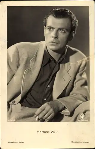 Ak Schauspieler Herbert Wilk, Portrait mit Zigarette, Ross A 3412/1