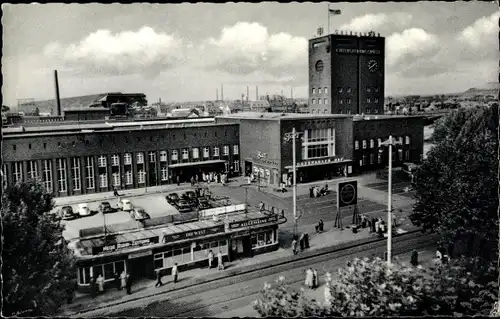 Ak Oberhausen im Ruhrgebiet, Blick auf den Hauptbahnhof, Parkplatz, Zeitungsladen, Die Welt, Autos