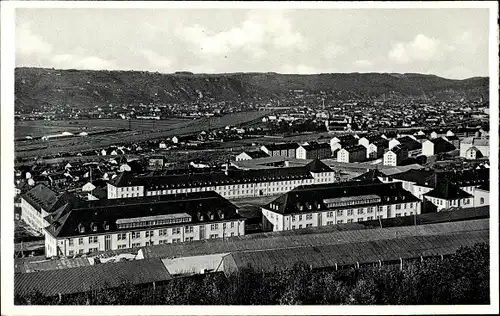 Ak Trier in Rheinland Pfalz, Kaserne mit Panorama vom Ort