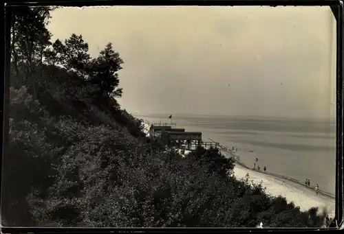 Foto Rewal Rewahl Pommern, Blick von der Uferhöhe zum Strand