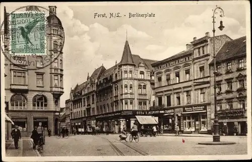 Ak Forst in der Niederlausitz, Berliner Platz, Geschäftshäuser