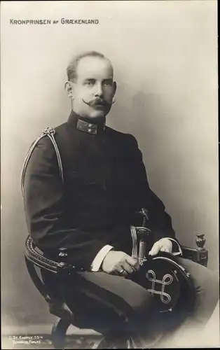 Ak Constantine, Kronprinz von Griechenland, Sitzportrait in Uniform