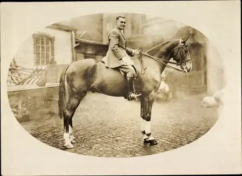 Foto Mann namens Walter auf Pferd Rheingold