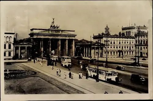 Foto Berlin Mitte, Brandenburger Tor, Pariser Platz, Unter den Linden