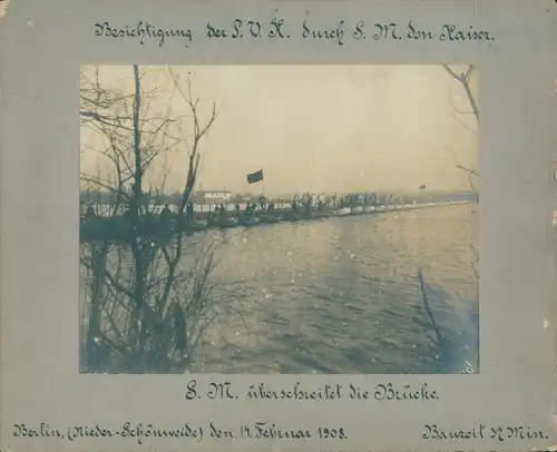 Foto Berlin Niederschöneweide, Kaiser Wilhelm II. überschreitet Pontonbrücke, 14.02.1908