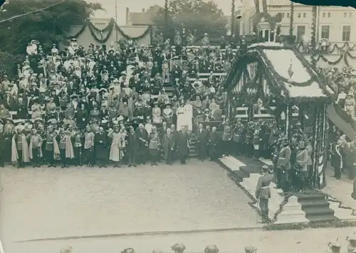 Foto Kronprinz Wilhelm von Preußen, Hochrangige Deutsche Offiziere, Militärischer Gruß, Fest