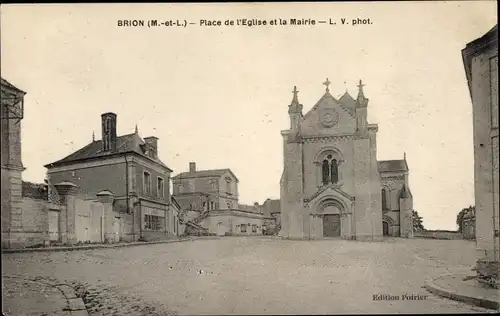 Ak Brion Maine-et-Loire, Place de l'Eglise et la Mairie