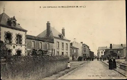 Ak Les Cerqueux Maulévrier Maine et Loire, Straßenpartie