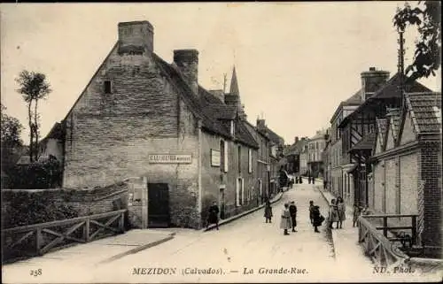 Ak Mézidon Calvados, La Grande Rue