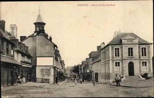 Ak Dozulé Calvados, Mairie et Grande Rue