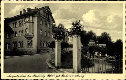 Ak Liegau Augustusbad Radeberg, Blick zur Badeverwaltung, Straßenpartie