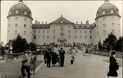 Foto Ak Moritzburg in Sachsen, Schloss, Besucher